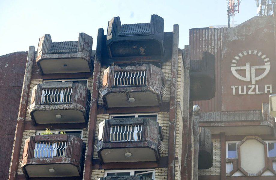 u ukc tuzla preminuo je jos jedan korisnik doma penzionera koji je hospitalizovan nakon tragicnog pozara