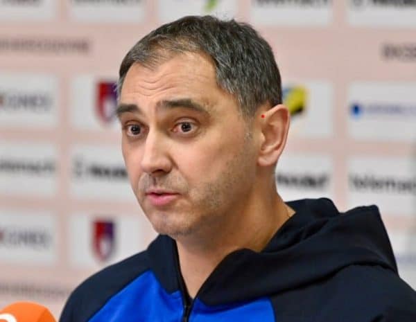 danas je u prostorijama ksbih predstavljen novi selektor muske kosarkaske reprezentacije bih dario gjergja koji je okupio kosarkaee bih u sarajevu gdje ce se pripremati za prve dvije utakmice kvalifikacija za sp