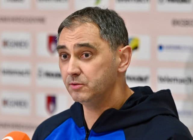 danas je u prostorijama ksbih predstavljen novi selektor muske kosarkaske reprezentacije bih dario gjergja koji je okupio kosarkaee bih u sarajevu gdje ce se pripremati za prve dvije utakmice kvalifikacija za sp