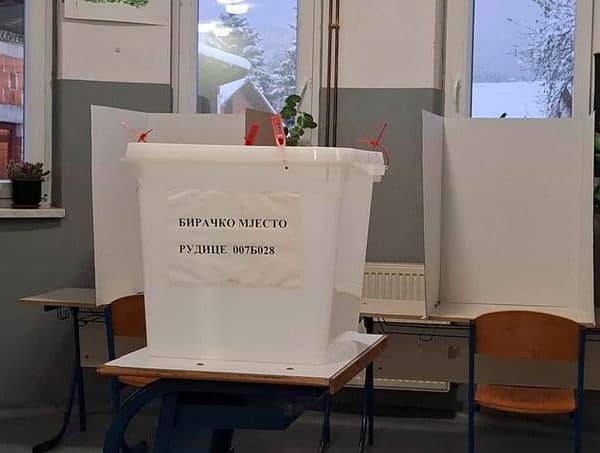 jutros u 7 sati otvorenasu biralista sirom rs gdje se danas odrzavaju prijevremeni predsjednicki izbori