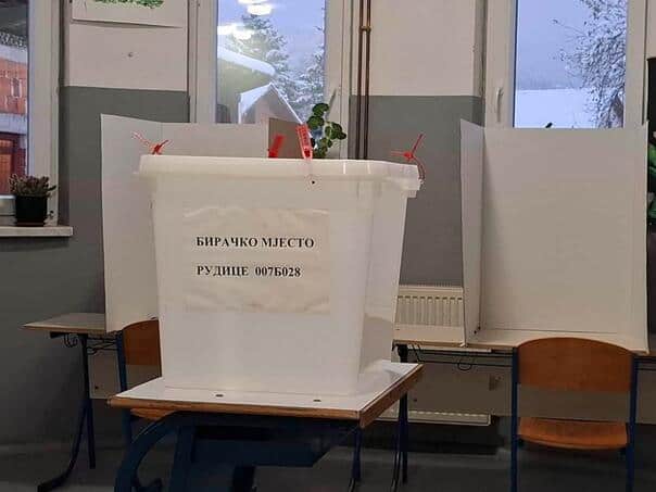 jutros u 7 sati otvorenasu biralista sirom rs gdje se danas odrzavaju prijevremeni predsjednicki izbori