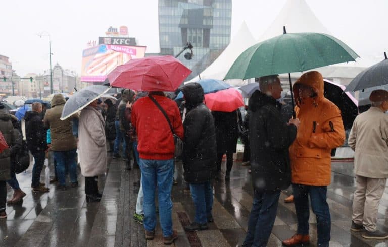 zaposlenici bhrt protetovali ispred parlamenta bih