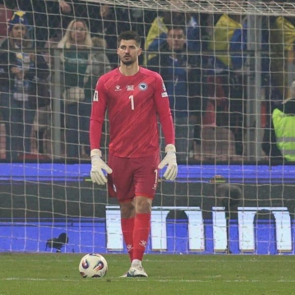 Vratar reprezentacije BiH u fudbalu Nikola Vasilj potpisao je dvogodisnji ugovor s klubom iz S. Arabije