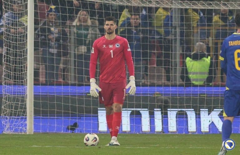 Vratar reprezentacije BiH u fudbalu Nikola Vasilj potpisao je dvogodisnji ugovor s klubom iz S. Arabije