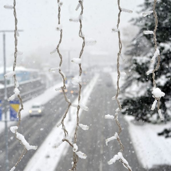 Subotnje prijepodne u Tuzli pod snijegom (Foto)