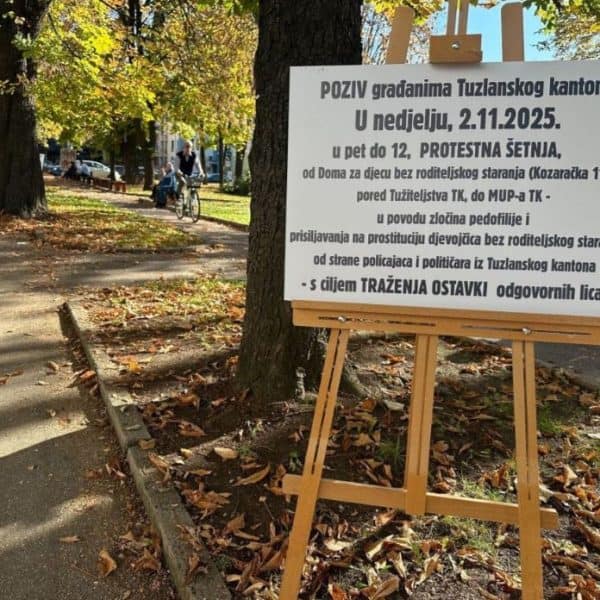 danas su u tuzli zakazani protesti radi sokantnog slucaja u kojem je otkriveno da su politicki i policijski funkcioneri iskoristavalai maloljetnice iz doma za nezbrinutu djecu seksualno zlostavljanje i navodili na prostituciju