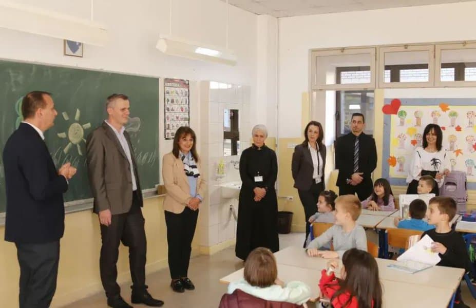 delegacija vlade tk posjetila os sjenjak povodom novog plana i programa za prve razrede