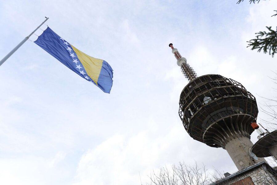 tradicionalno podizanje zastave bih na brdu hum kod sarajeva povodom dana drzavnosti