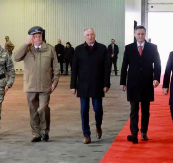 danas je u bazi butmir kod sarajeva upriliceno obiljezavanje godisnjice od formiranja oruzanih snaga bih obratio se ministar odbrane bih zukan helez