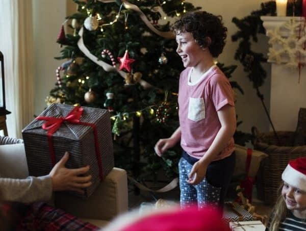 djeca, pokloni, darivanje