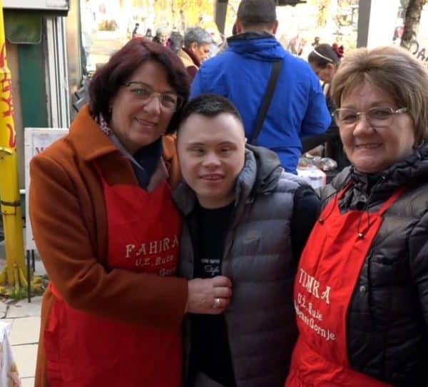 Dobra posjeta na humanitarnom bazaru u Klubu Zmajevo srce