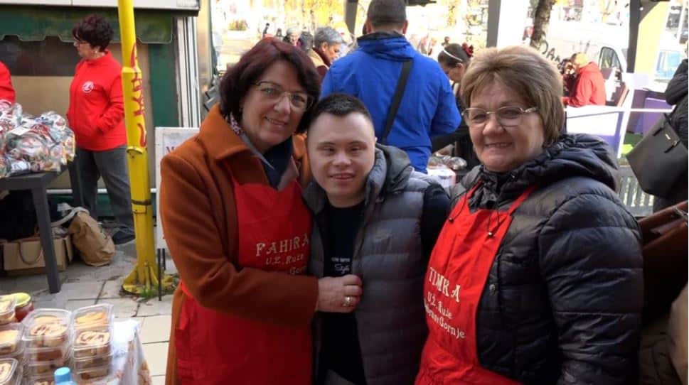 danas je u klubu zmajevo srce u tuzli uprilicen humanitarni bazar koji je bio veoma dobro posjecen