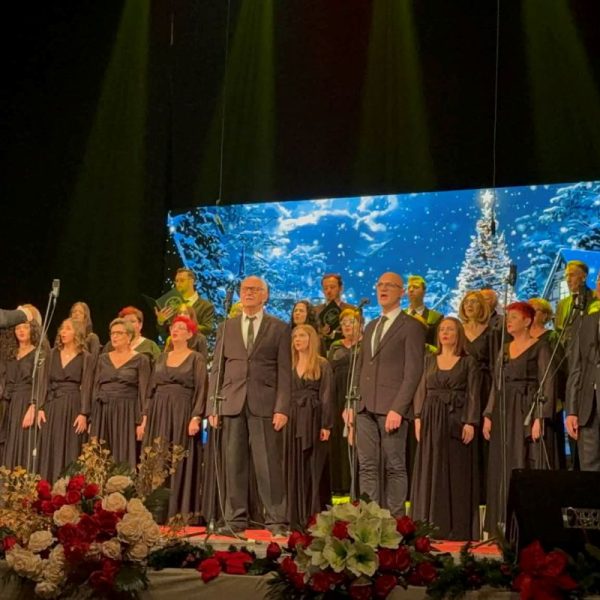 sinoc je u bosanskom kulturnom centru u tuzli odrzan tradicionalni novogodisnji koncert hora lege artis