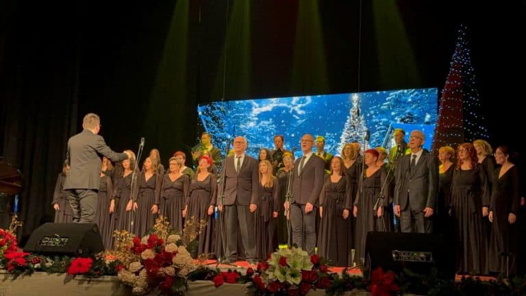 sinoc je u bosanskom kulturnom centru u tuzli odrzan tradicionalni novogodisnji koncert hora lege artis