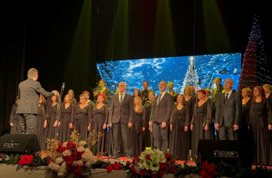 sinoc je u bosanskom kulturnom centru u tuzli odrzan tradicionalni novogodisnji koncert hora lege artis