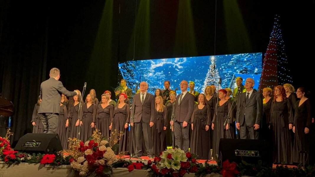 sinoc je u bosanskom kulturnom centru u tuzli odrzan tradicionalni novogodisnji koncert hora lege artis
