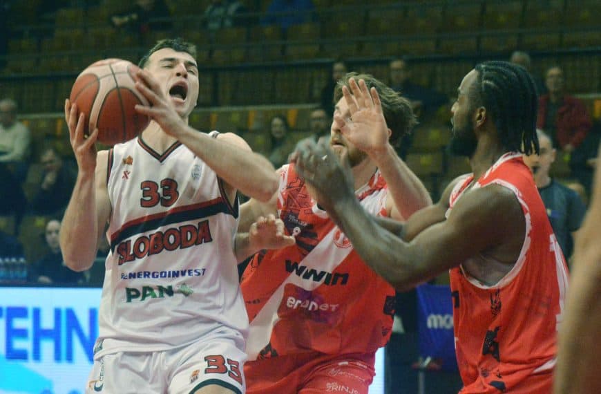 Košarkaši OKK Slobode ‘razbili’ Zrinjski i sačuvali nepobjedivost Mejdana (Foto)