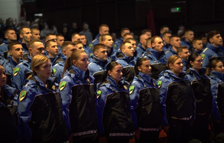 uprava policije mup-a tk promovisala 99 novih policajaca