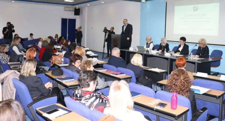 u tuzli odrzana tematska sjednica posvecena temi mehanizmi zastite od nasilja u porodici