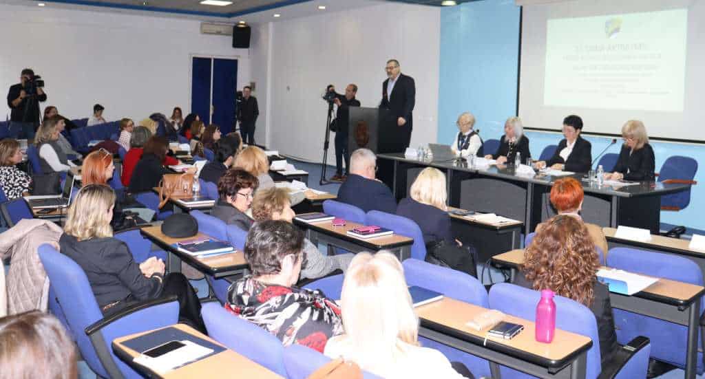 u tuzli odrzana tematska sjednica posvecena temi mehanizmi zastite od nasilja u porodici