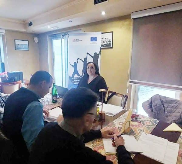 Odobreno 77 stipendija za romske učenike i studente u Tuzlanskom kantonu