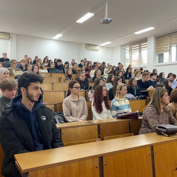 Stipendije za 107 najuspješnijih redovnih studenata (Foto)