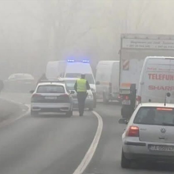 u sudaru dva automobila u tuzlanskom naselju husino povrijedjene 4 osobe