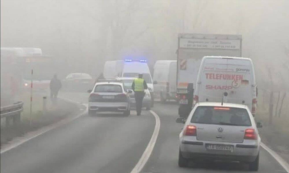 u sudaru dva automobila u tuzlanskom naselju husino povrijedjene 4 osobe