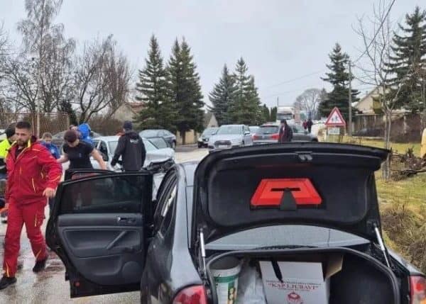 u teskoj nesreci koja se dogodila na magistralnoj cesti tomislavgrad - posusje a gdhje je doslo do sudara dva automobila i kamiona povrijedjeno je 6 osoba