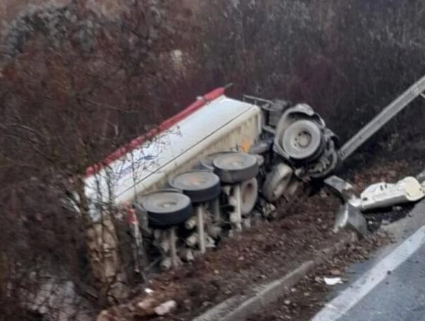 Teška nesreća kod Širokog Brijega, poginuo vozač kamiona