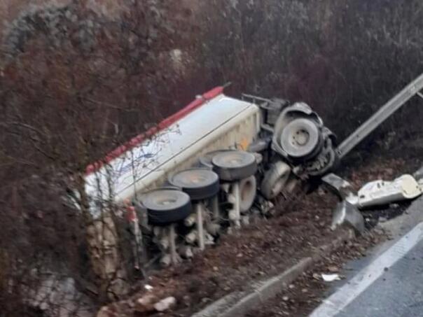 Teška nesreća kod Širokog Brijega, poginuo vozač kamiona
