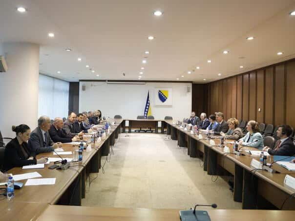 delegacija ujedinjenog kraljevstva na sastanku sa parlamentarcima bih izrazila puniu podrsku bosni i herecegovini