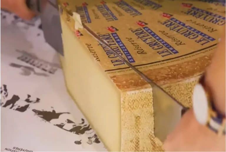 strucnjaci savjetuju da se sir ne zamrzava jer taj proces mjenja njegovu teksturu kvalitet i okus