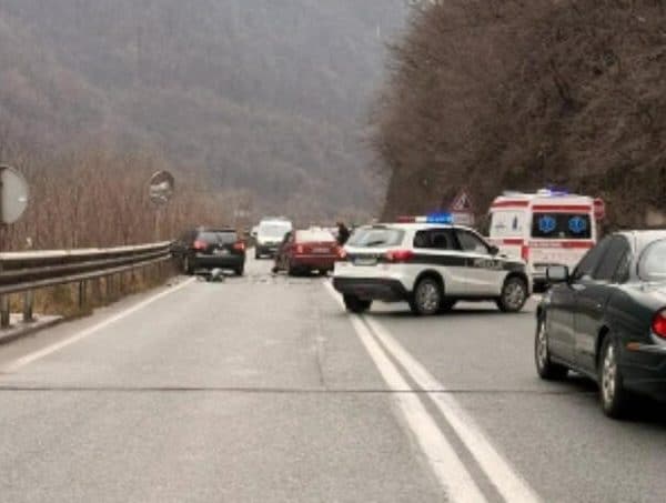 Saobraćajni kolaps kod tunela Vranduk nakon nesreće u kojoj su povrijeđene tri osobe