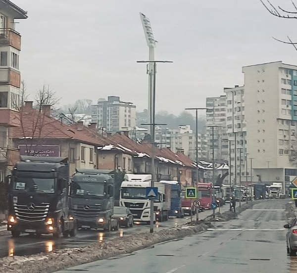 Defileom kroz Tuzlu obilježen Dan vozača i automehaničara