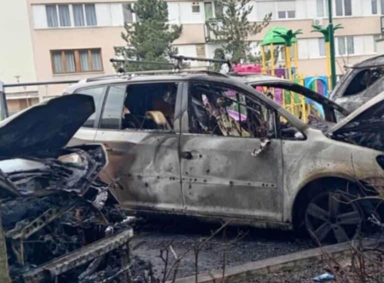 sinoc su u sarajevskom naselju aneks izgorjela tri automobila