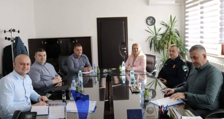 policijski sluzbenici uprave policije mup-a tk potpisali nove kolektivne ugovore