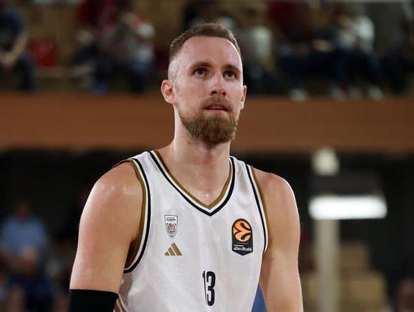 Kosarka, Musa, Dubai