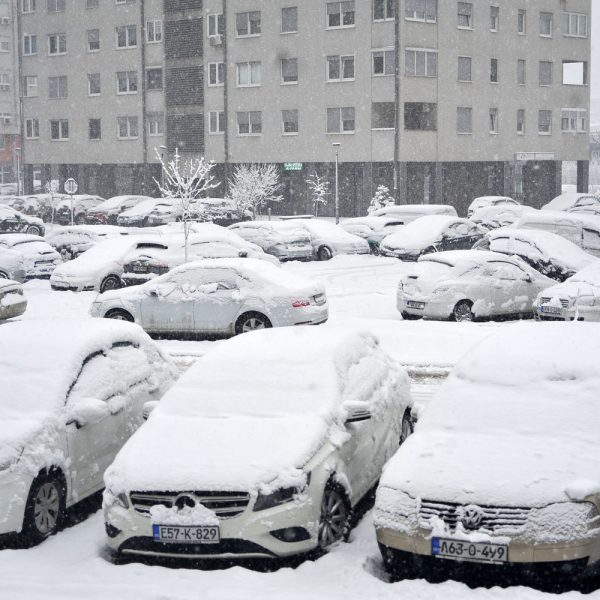 u tuzli je izmjerena visina snijeznog pokrivaca 44 cm sto je navise u odnosu na ostale gradove u bih