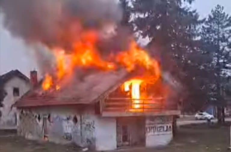 na jednom objektu koji je prema nezvanicnim informacijama objekat nije naseljen