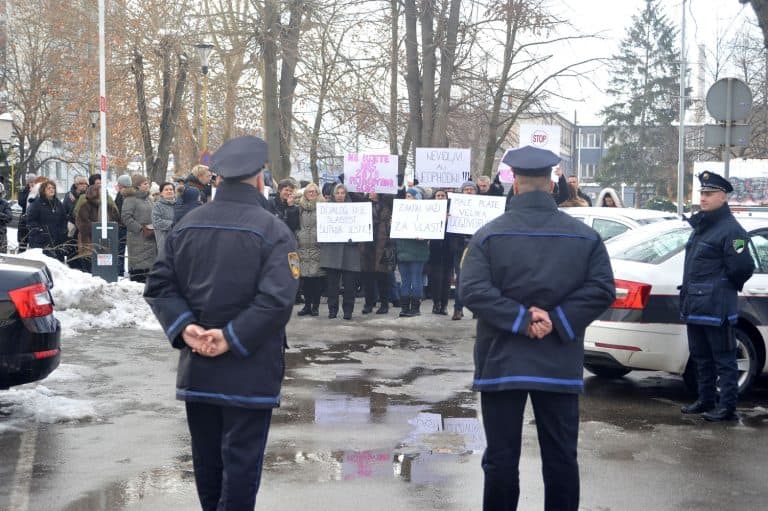 sindikat pravosudja tk koji je u strajku uputio demant na izjave koje je danas na pres konferenciji iznjeo premijer tk irfan halilagic