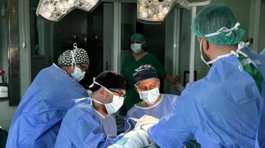 UKC Tuzla: Uspješno izvedena prva transplantacija u 2026. godini