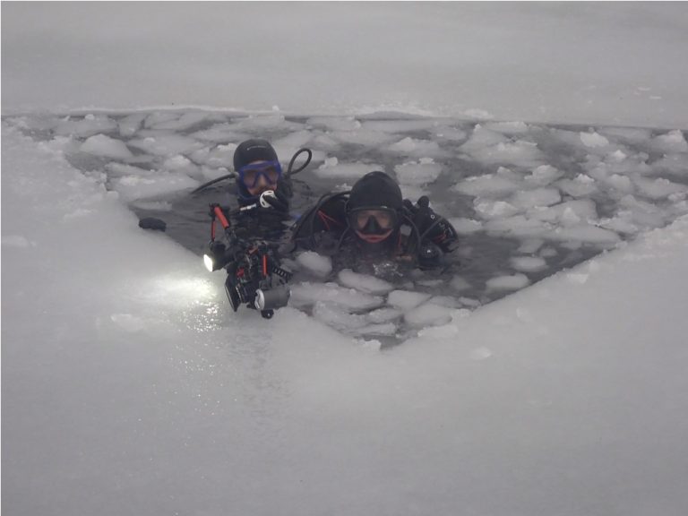 clanovi ronilacke grupe ibnvalida lukavac i gss srebrenik ronili ispod zaledjenog jezera u bistarcu u sklopu vjezbe za nepredvidjene situacije spsavanja