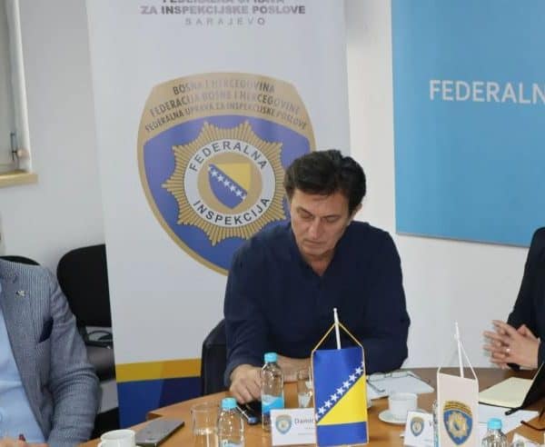 na sastanku federalnih veterinarskih inspektora iz svih deset kantona odrzanom u sarajevu dogovoren pojacan nadzor radi suzbijanja zaraznih bolesti