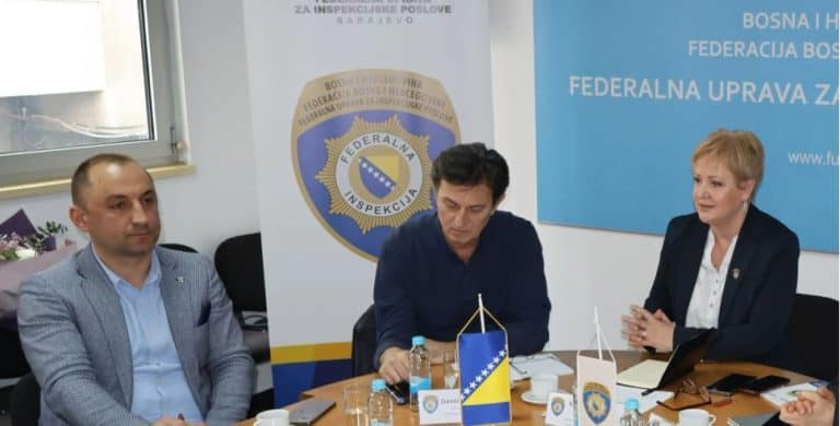 na sastanku federalnih veterinarskih inspektora iz svih deset kantona odrzanom u sarajevu dogovoren pojacan nadzor radi suzbijanja zaraznih bolesti