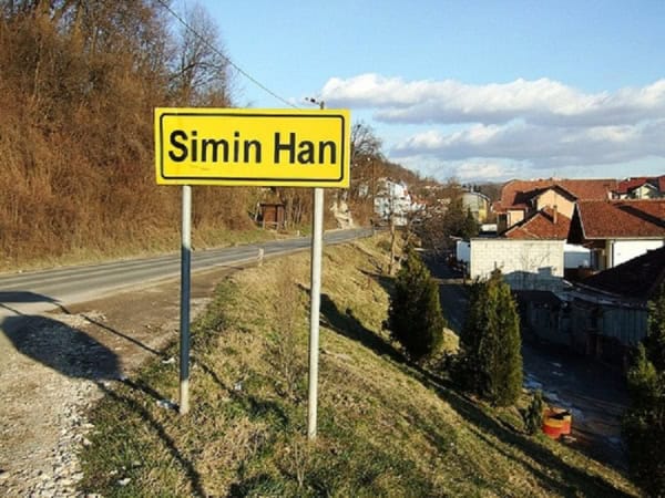 mjestani tuzlansko naselja simin han vec godinama imaju problema sa naponom el energije , zbog manjeg npapona nego predvidjenog kvare im se kucanski aparati