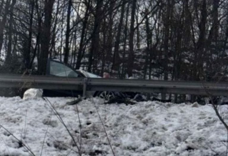 u teskoj saobracajnoj nesreci na magistarlnom putu maglaj - zepce prilikom sudara teretnog i putnickog vozila poginula jedna osoba