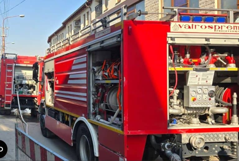 veliki pozar jutros rano izbio je u indzustrijskohj zoni u novom pazaru vatra zahvatila mazgacin sa stofofvima