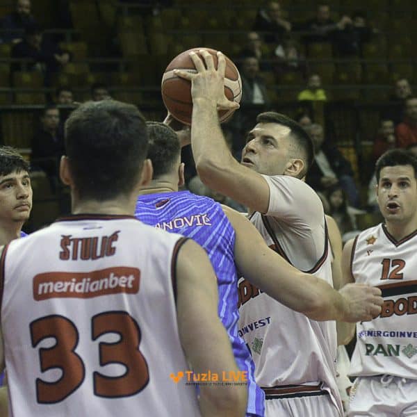OKK Sloboda Energoinvest slavila protiv Studenta Igokee u ‘tvrdoj’ utakmici (Foto)
