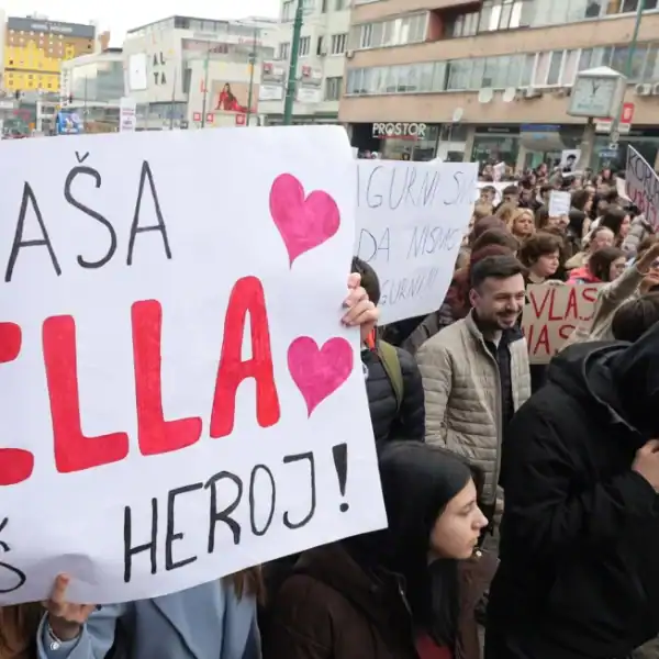 Ohrabrujuće vijesti iz bolnice: Djevojka povrijeđena u tramvajskoj nesreći je bolje